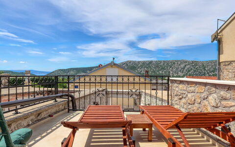 Villa Lara: Piscina, Barrio Residencial, Thermae, Recurso, Material Compuesto, Ocio, Inmuebles, Césped Artificial, Hacienda, Villa