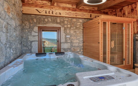 Villa Lara: Piscina, Barrio Residencial, Thermae, Recurso, Material Compuesto, Ocio, Inmuebles, Césped Artificial, Hacienda, Villa