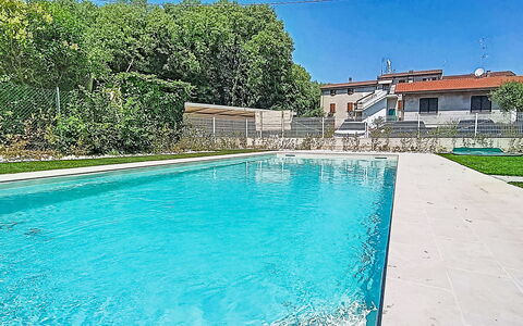 Residence Borgo Marinoni - Due: Piscina, Barrio Residencial, Thermae, Recurso, Material Compuesto, Ocio, Inmuebles, Césped Artificial, Hacienda, Villa