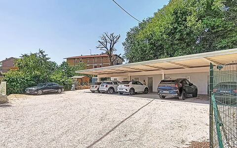 Residence Borgo Marinoni - Due: Piscina, Barrio Residencial, Thermae, Recurso, Material Compuesto, Ocio, Inmuebles, Césped Artificial, Hacienda, Villa