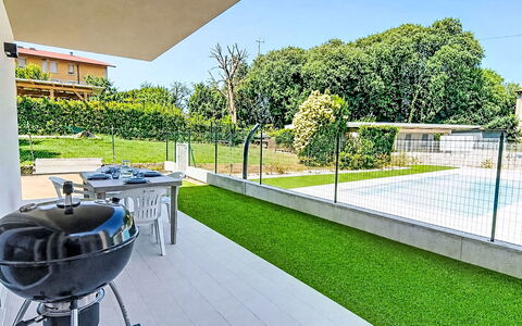 Residence Borgo Marinoni - Due: Piscina, Barrio Residencial, Thermae, Recurso, Material Compuesto, Ocio, Inmuebles, Césped Artificial, Hacienda, Villa