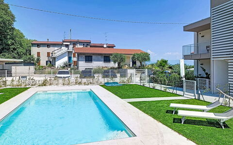 Residence Borgo Marinoni - Due: Piscina, Barrio Residencial, Thermae, Recurso, Material Compuesto, Ocio, Inmuebles, Césped Artificial, Hacienda, Villa