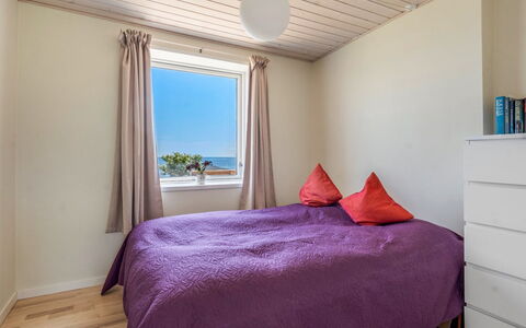Alkmund - 100M from the Sea: Cama, Suelo, Habitación, Piso, Sábana, Diseño De Interiores, Suelos De Madera, Madera, Lecho, Techo