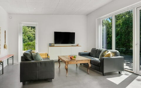 Øthi - 200M to the Fjord: Piso, Suelo, Diseño De Interiores, Techo, Suelos De Madera, Habitación, Suelo Laminado, Madera Dura, Sala, Manchas De Madera