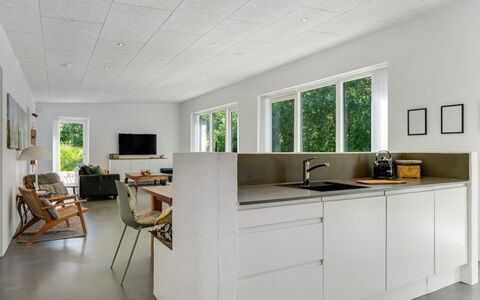 Øthi - 200M to the Fjord: Piso, Techo, Madera, Suelo, Diseño De Interiores, Mueble, Cocina, Habitación, Suelos De Madera, Mostrador