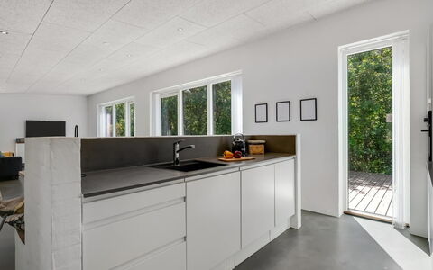 Øthi - 200M to the Fjord: Piso, Suelo, Madera, Techo, Diseño De Interiores, Cocina, Suelos De Madera, Habitación, Mostrador