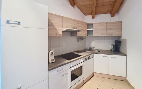 Vöstl: Cocina, Aparato De Cocina, Mostrador, Piso, Diseño De Interiores, Madera, Electrodoméstico, Gabinetes, Suelo, Techo
