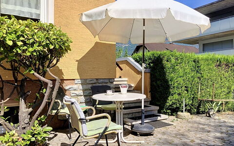 Cètici: Mueble, Paraguas, Mueble Para Exteriores, Silla, Mesa Al Aire Libre, Sombra, Jardín, Maceta, Patio, Planta De Casa