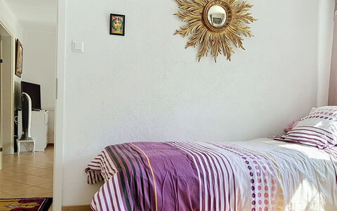 Cètici: Cama, Mueble, Lecho, Diseño De Interiores, Habitación, Sábana, Pared, Suelo, Piso, Linos