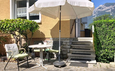 Cètici: Paraguas, Mueble, Mueble Para Exteriores, Silla, Sombra, Mesa Al Aire Libre, Maceta, Jardín, Planta De Casa, Patio
