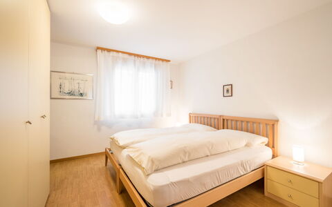 Val Mulin 8.2: Cama, Habitación, Diseño De Interiores, Mueble, Madera, Sábana, Lecho, Habitación, Suelo, Techo