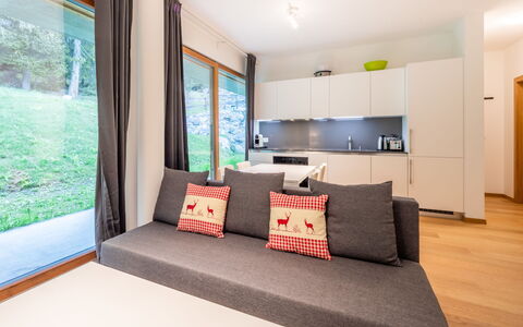 Cuolm Liung Apt. 52: Diseño De Interiores, Mueble, Piso, Madera, Suelo, Habitación, Sofá, Sala, Suelos De Madera