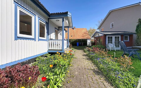 Wiek 200: Casa, Casa, Barrio Residencial, Techo, Arbusto, Vía Muerta, Cabaña, Puerta, Jardín, Yarda