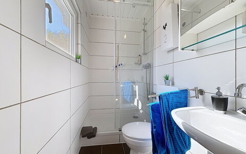 Wiek 200: Arreglo De Tubería, Piso, Diseño De Interiores, Baño, Suelo, Lavabo, Plomería, Grifo, Baño, Techo