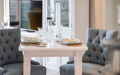 Rambin 100: Mueble, Piso, Diseño De Interiores, Madera, Silla, Mesa, Suelo, Cocina Y Comedor Mesa, Comedor, Habitación