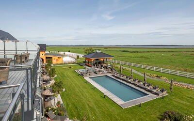 Rambin 100: Piscina, Villa, Recurso, Eco Hotel, Mueble Para Exteriores, Ciudad De Vacaciones