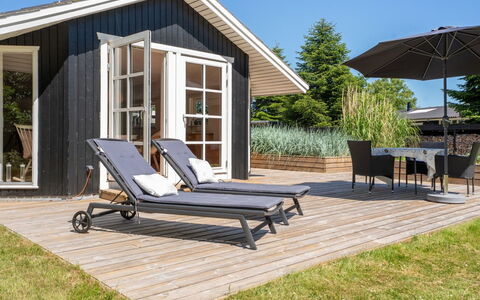 Lagho - 400M from the Sea: Madera, Mueble Para Exteriores, Mueble, Cabaña, Madera Dura, Silla, Porche, Cubierta, Tablón, Sombra
