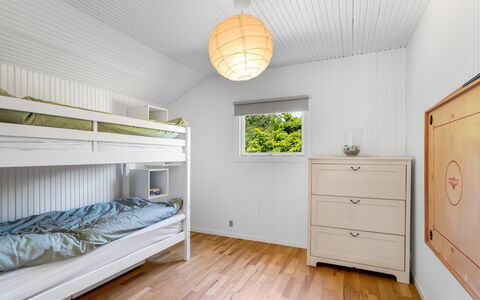 Lagho - 400M from the Sea: Madera, Piso, Diseño De Interiores, Suelo, Techo, Habitación, Suelos De Madera, Manchas De Madera, Cama, Madera Dura