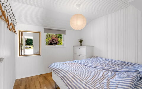 Lagho - 400M from the Sea: Diseño De Interiores, Madera, Piso, Techo, Suelo, Habitación, Mueble, Cama, Encendiendo, Lecho