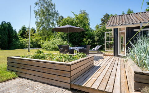 Lagho - 400M from the Sea: Madera, Jardín, Madera Dura, Tablón, Mueble Para Exteriores, Cubierta, Material Compuesto, Patio Interior, Manchas De Madera, Paisajismo