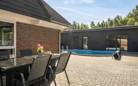 Ingward - 200M to the Fjord: Mueble, Mueble Para Exteriores, Silla, Sombra, Mesa Al Aire Libre, Planta De Casa, Patio, Yarda, Diseño, Balcón