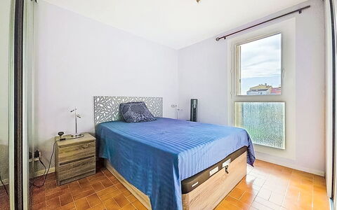 L'Acropole: Diseño De Interiores, Cama, Piso, Suelo, Habitación, Pared, Mueble, Habitación, Sábana, Madera