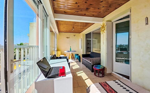 L'Acropole: Mueble, Mueble Para Exteriores, Silla, Sombra, Mesa Al Aire Libre, Planta De Casa, Patio, Yarda, Diseño, Balcón