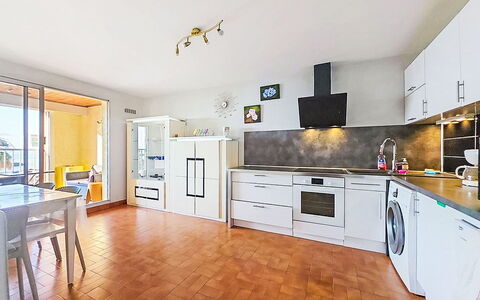 L'Acropole: Mueble, Mueble Para Exteriores, Silla, Sombra, Mesa Al Aire Libre, Planta De Casa, Patio, Yarda, Diseño, Balcón