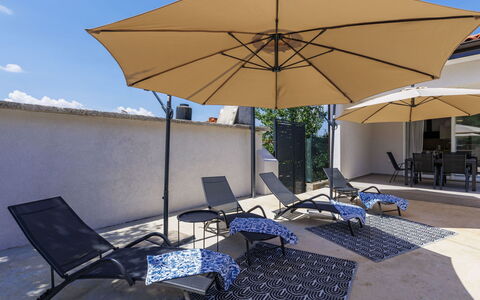 Alma: Mueble, Mueble Para Exteriores, Silla, Sombra, Mesa Al Aire Libre, Planta De Casa, Patio, Yarda, Diseño, Balcón