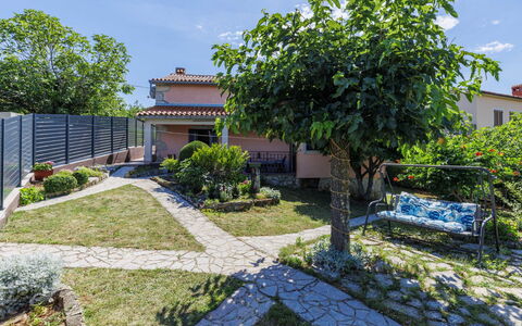 Lado Mediterraneo: Mueble, Mueble Para Exteriores, Silla, Sombra, Mesa Al Aire Libre, Planta De Casa, Patio, Yarda, Diseño, Balcón