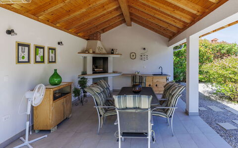 Pišurinka: Mueble, Mueble Para Exteriores, Silla, Sombra, Mesa Al Aire Libre, Planta De Casa, Patio, Yarda, Diseño, Balcón
