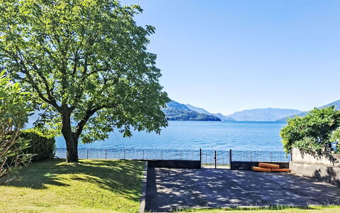 Riva&Lago: Agua, Cuerpo De Agua, Paisaje Natural, Colina, Costeras Y Los Accidentes Geográficos Oceánico, Banco, Costa, Lago, Mar, Cordillera