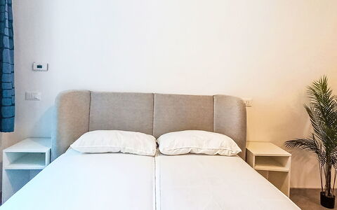 Via Monte Brione: Mueble, Mueble Para Exteriores, Silla, Sombra, Mesa Al Aire Libre, Planta De Casa, Patio, Yarda, Diseño, Balcón