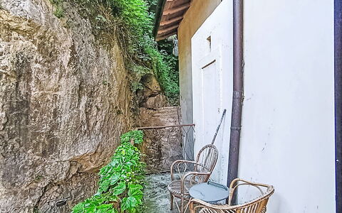 Via Monte Brione: Mueble, Mueble Para Exteriores, Silla, Sombra, Mesa Al Aire Libre, Planta De Casa, Patio, Yarda, Diseño, Balcón