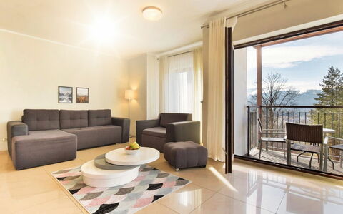 Panorama: Mueble, Mueble Para Exteriores, Silla, Sombra, Mesa Al Aire Libre, Planta De Casa, Patio, Yarda, Diseño, Balcón