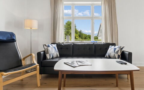 Toivo - 300M from the Sea: Mueble, Diseño De Interiores, Piso, Suelo, Sofá, Madera, Mesa, Suelos De Madera, Sala, Habitación