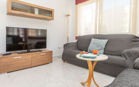 Sagredo: Mueble, Silla, Diseño De Interiores, Mesa, Habitación, Manchas De Madera, Balcón, Techo, Eco Hotel, Madera Dura