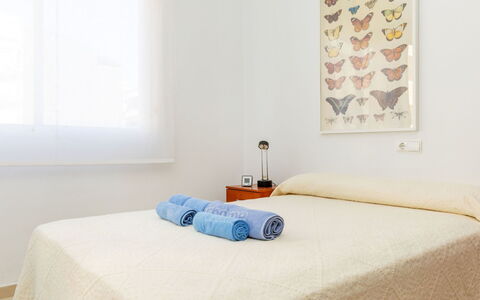 Sagredo: Mueble, Silla, Diseño De Interiores, Mesa, Habitación, Manchas De Madera, Balcón, Techo, Eco Hotel, Madera Dura