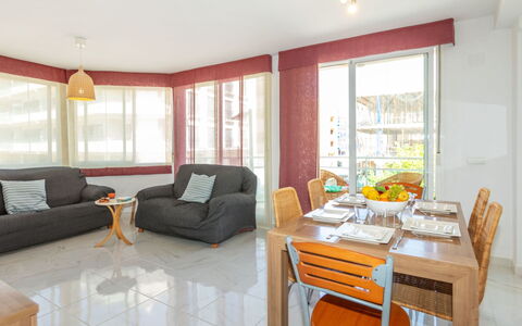 Sagredo: Mueble, Silla, Diseño De Interiores, Mesa, Habitación, Manchas De Madera, Balcón, Techo, Eco Hotel, Madera Dura