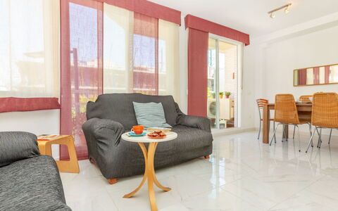 Sagredo: Mueble, Silla, Diseño De Interiores, Mesa, Habitación, Manchas De Madera, Balcón, Techo, Eco Hotel, Madera Dura