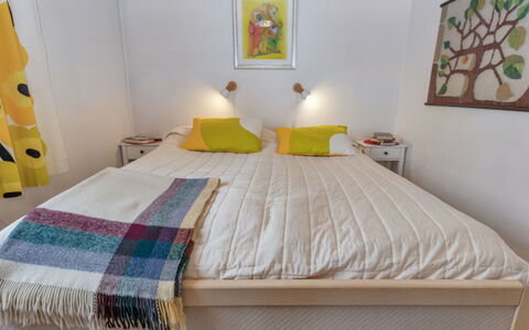 Teerenpesue D 27: Mueble, Cama, Habitación, Diseño De Interiores, Lecho, Sábana, Suelo, Linos, Madera, Habitación