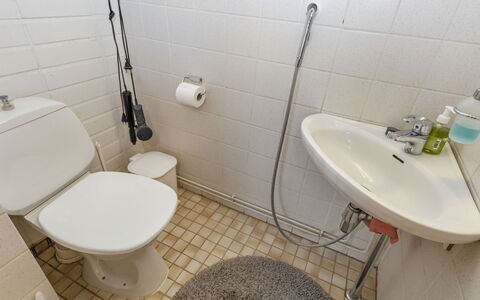 Teerenpesue D 27: Asiento Del Baño, Baño, Baño, Arreglo De Tubería, Lavabo Del Baño, Lavabo, Piso, Suelo, Plomería, Grifo