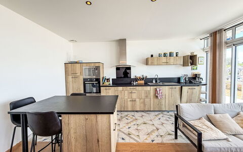 Sombreuil: Mueble, Cocina, Diseño De Interiores, Piso, Madera, Mostrador, Suelo, Gabinetes, Aparato De Cocina, Techo