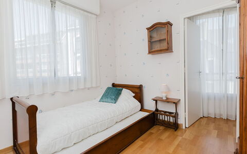 Le Clémenceau: Mueble, Piso, Diseño De Interiores, Suelo, Habitación, Madera, Cama, Habitación, Suelos De Madera, Textil