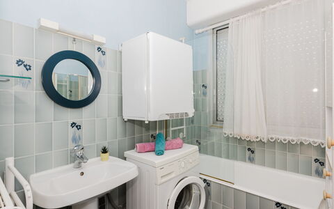 Le Clémenceau: Diseño De Interiores, Arreglo De Tubería, Piso, Lavadora, Baño, Suelo, Lavabo, Mueble De Baño, Techo, Cuarto De Lavado