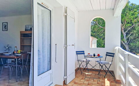 Le Canot: Mueble, Mueble Para Exteriores, Silla, Jardín, Manchas De Madera, Césped, Madera Dura, Sombra, Patio Interior