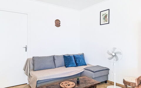 Le Canot: Mueble, Mueble Para Exteriores, Silla, Jardín, Manchas De Madera, Césped, Madera Dura, Sombra, Patio Interior