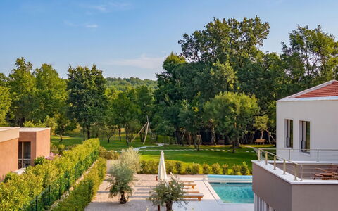 Ruma: Arbusto, Jardín, Piscina, Sombra, Césped, Inmuebles, Paisajismo, Patio Interior, Yarda, Recurso