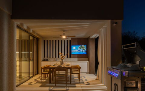 Arda: Mueble, Mueble Para Exteriores, Silla, Jardín, Manchas De Madera, Césped, Madera Dura, Sombra, Patio Interior