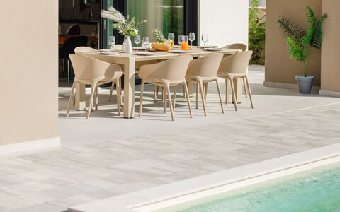 Divine: Mueble, Mueble Para Exteriores, Silla, Jardín, Manchas De Madera, Césped, Madera Dura, Sombra, Patio Interior
